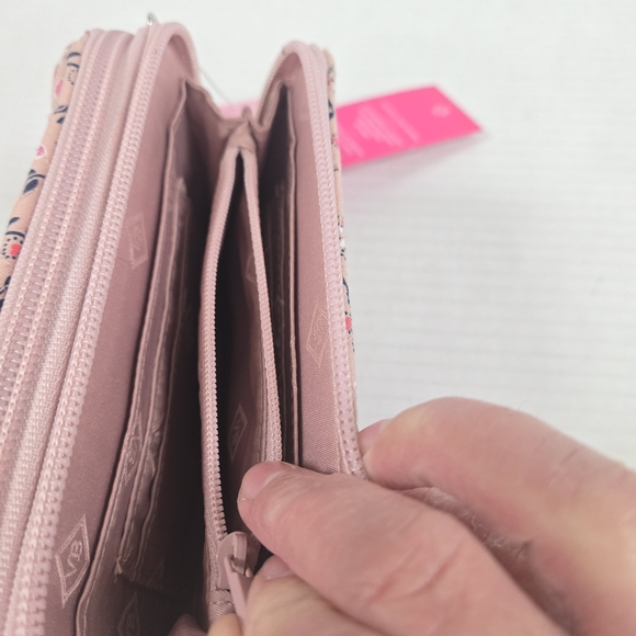 Vera Bradley | RFID All in One Crossbody | Felicity Paisley Pink - Picture 10 of 12